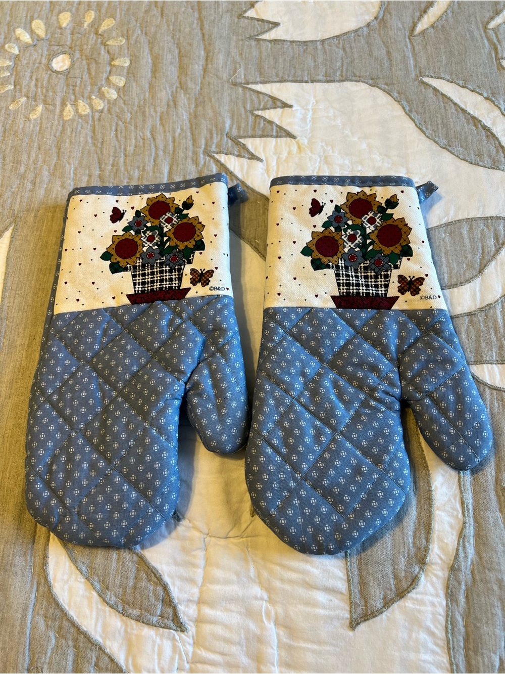 Vintage B&D Cottagecore Oven Mitts Set Of 2 With Sunflower Design